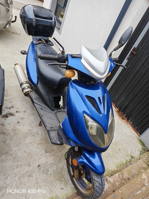 Vând scuter 50 cc 1800 lei
