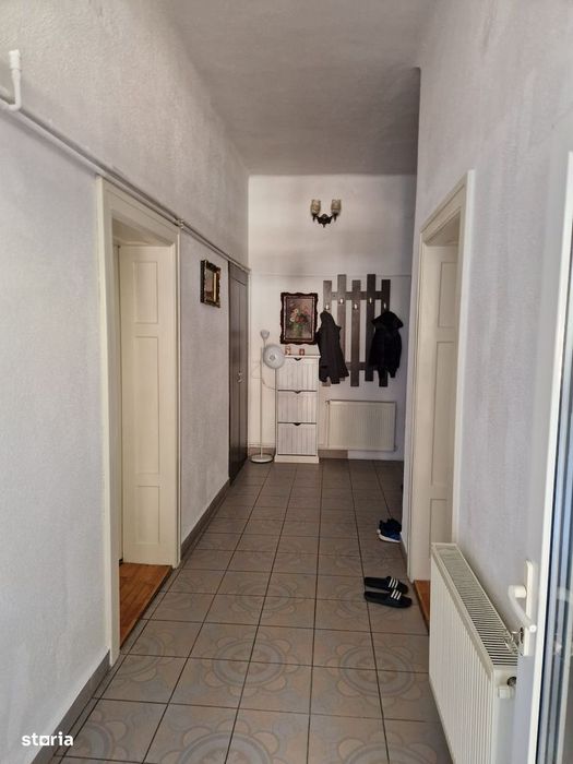 Casa in Bran cu SPATII  COMERCIALE, zona centrala