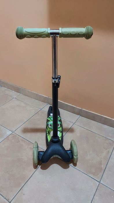 Детский самокат целый