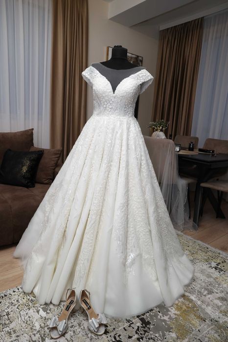 !!! ROCHIE MIREASA !!! creata pe comanda in Istanbul ( DIADEMA CADOU )