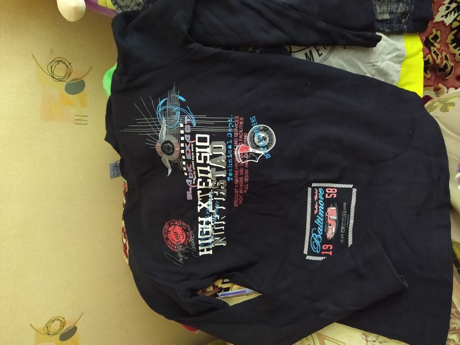 Продаю кофты на мальчика 10-12 лет