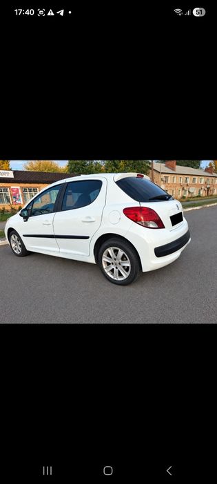 Продам машину Peugeot 207
