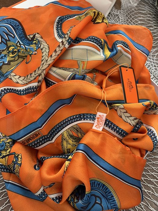 Esarfa din matase, Hermes