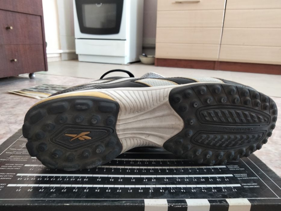 Продаю оригинал Сороконожки Reebok