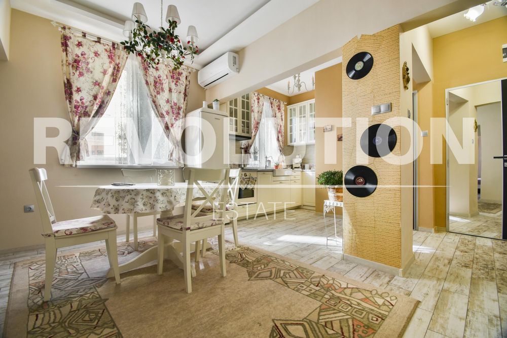 Дава се под наем Тристаен апартамент в София, Център - 70 кв.м за 800 € - Снимка #1