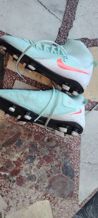 Бутонки Adidas и Nike