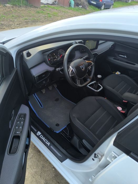 DACIA Logan III: mașina arată în stare perfectă. Mașină a rulat în principal pe autostradă.