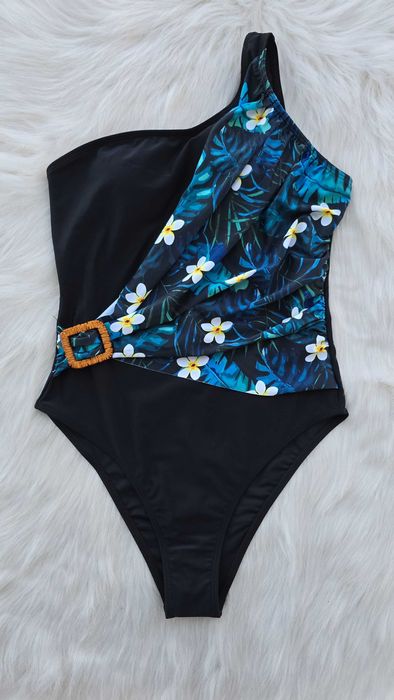 Нов дамски бански размер М