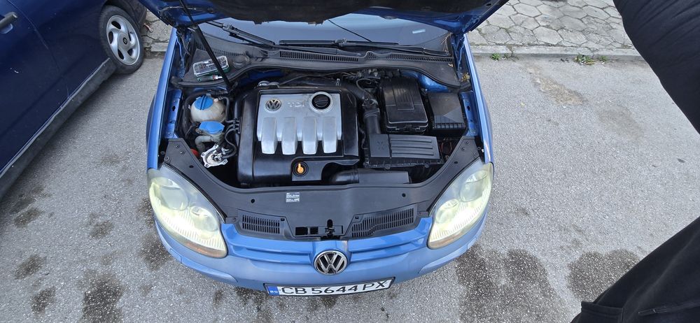 Продавам Golf 5 1.9 TDI 105k.