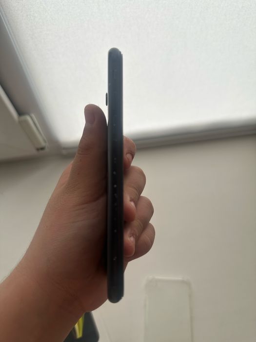 продам iphone se 2020 быстро