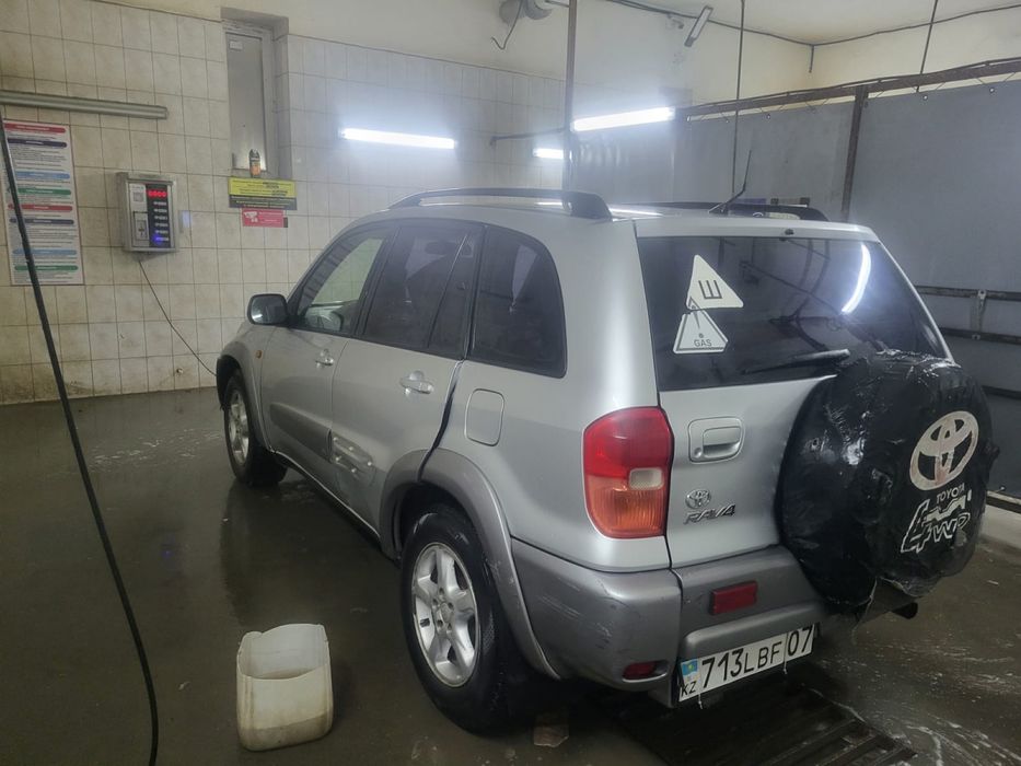 Продам машину Тойота Раф 4 2002