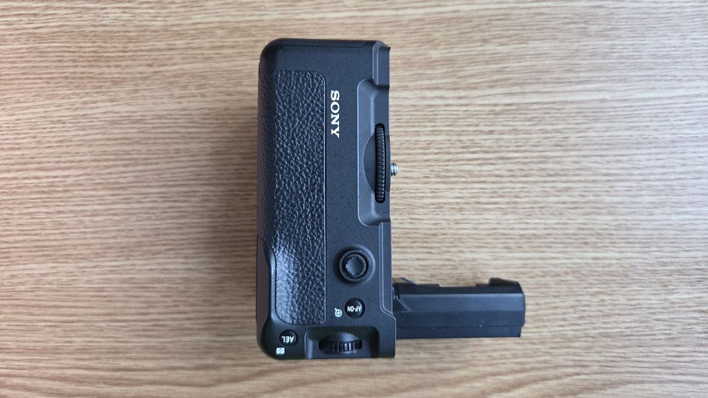 Grip Sony original pentru A9, A7III si A7RIII