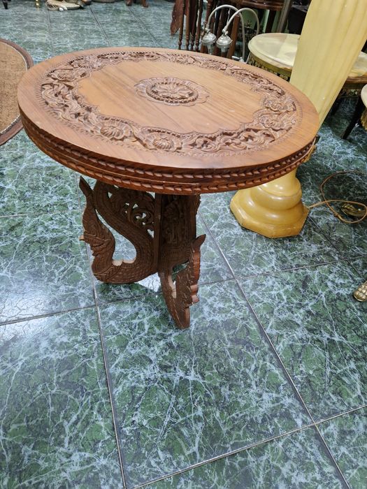 Страхотна антикварна голяма масивна масичка дърворезба