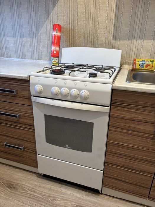 Продам газовую плиту