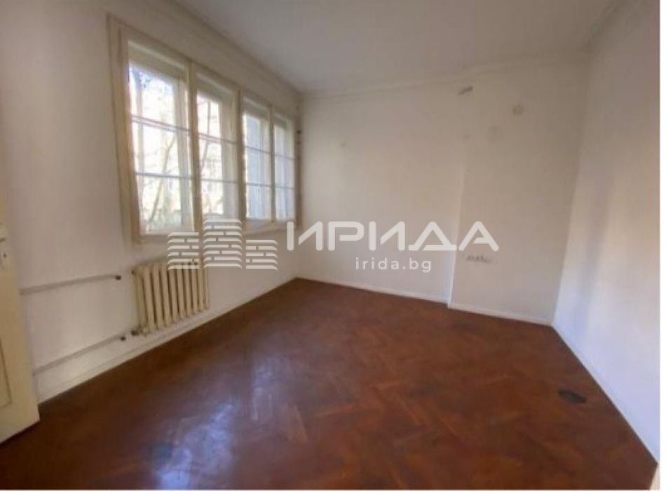Продава се Тристаен апартамент в София, Център - 86 кв.м за 2010 €/кв.м - Снимка #2