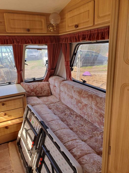 безупречна и практична каравана SWIFT, къса - двуместна