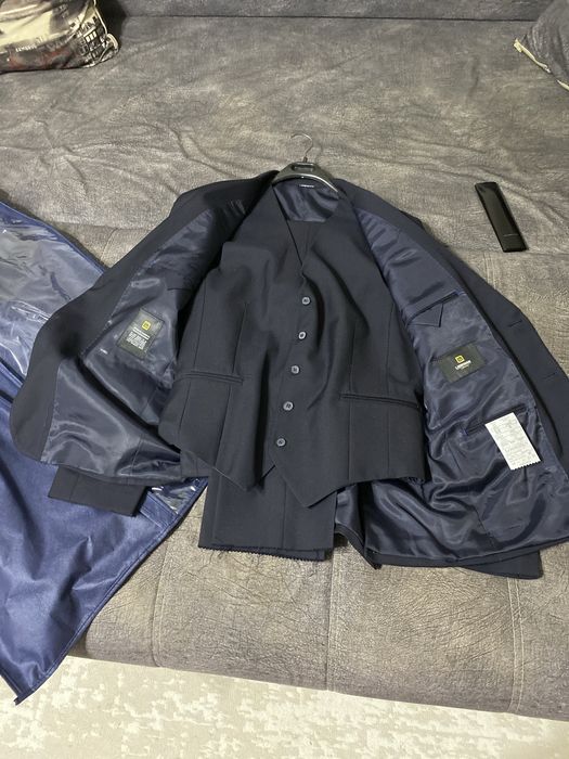 Продам костюм тройка размер 52