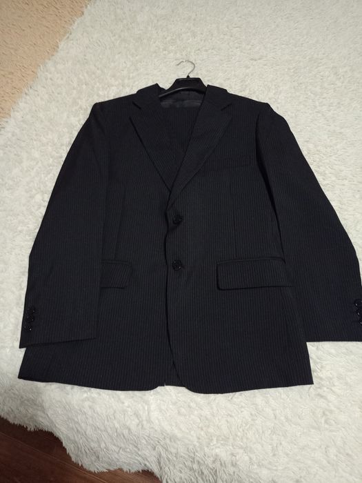 Продам подростковый костюм тройка.