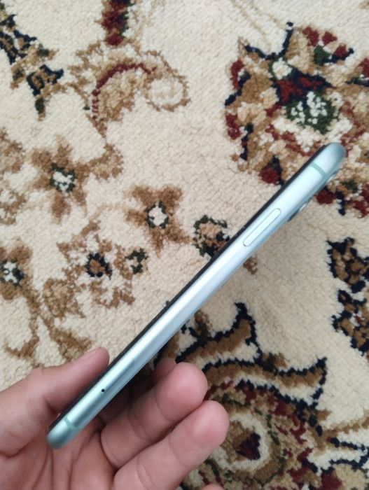 iPhone 11 в хорошем состоянии