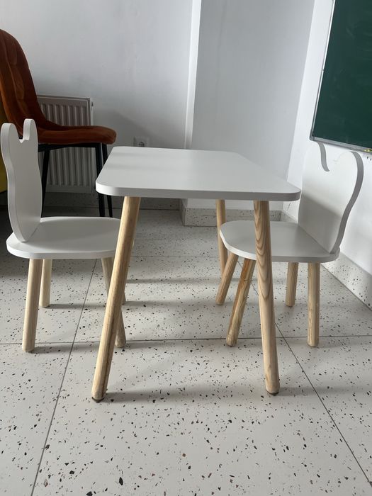 Детский стол со стульями