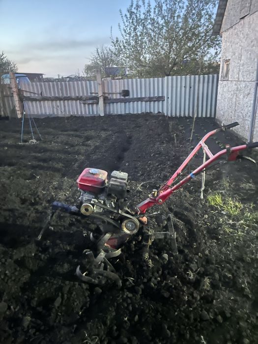 Вспашка земли !)