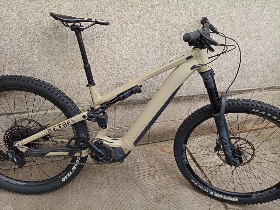 Bicicleta electrică Commencal full suspensie