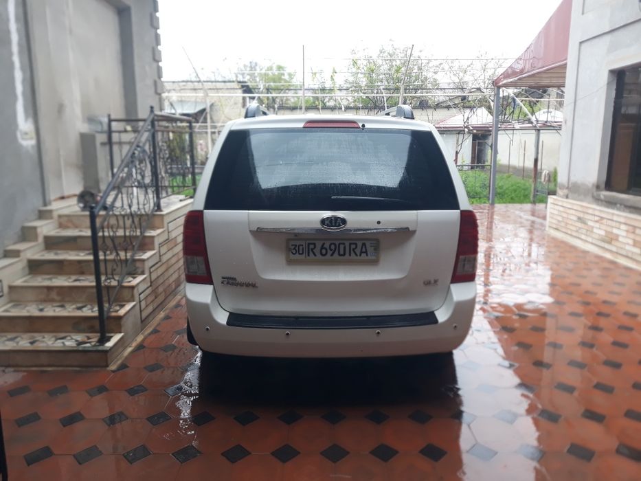 Kia Carnival yaxshi xolatda
