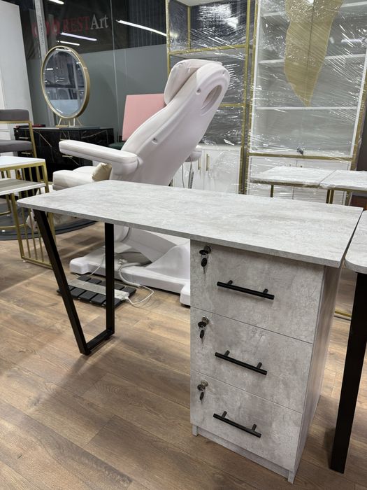 Маникюрные столы в наличии