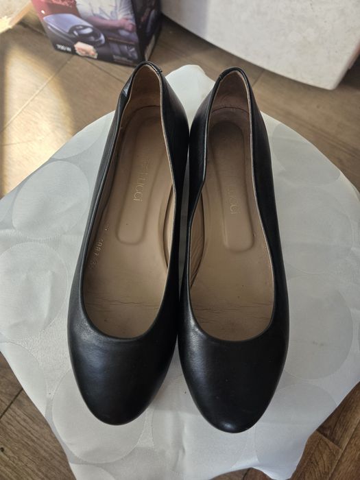 Продам обувь женскую