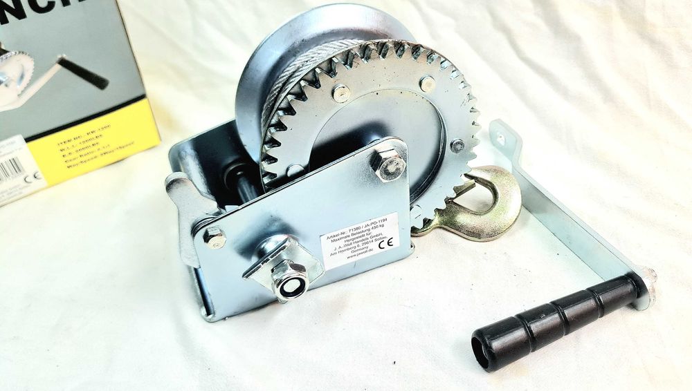 Ръчна лебедка с манивела и блокаж, товароподемност 450кг, въже-7м