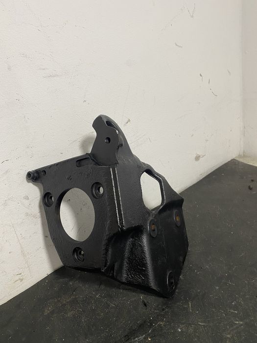 Suport pompa injectie Vw Lt 2.5 TDI ANJ 102 cp 109cp 074130147C