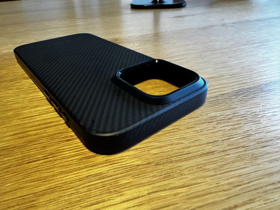 Husa Pitaka aramid fiber 600D iPhone 15 pro max