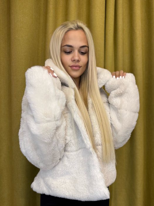 Късо, меко и стилно палто