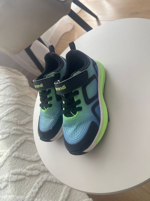 Adidasi cu luminite sprandi marimea 30