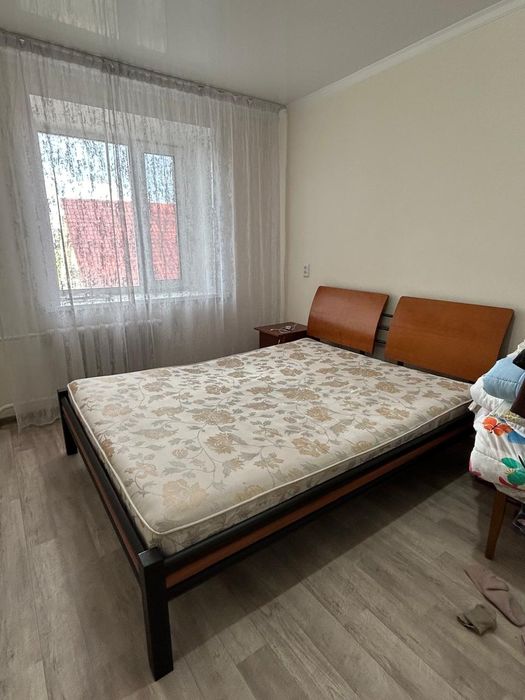 Продам кровать с матрасом.