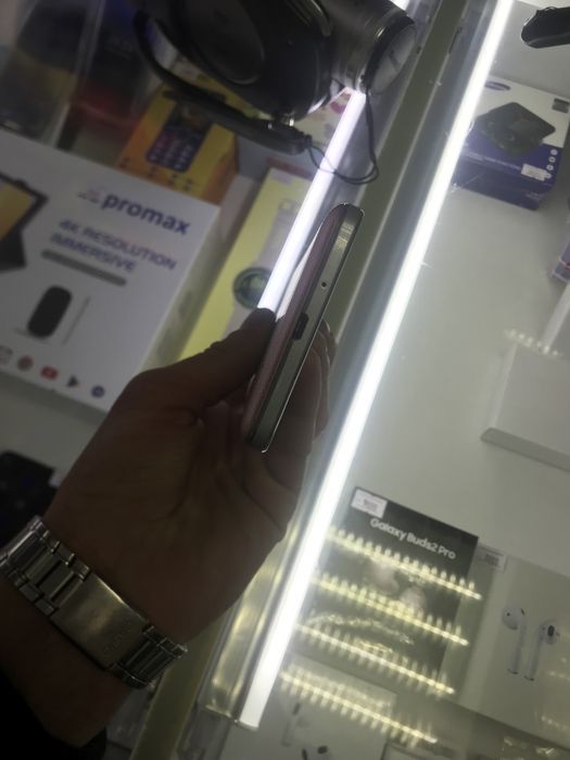 Продам срочно телефон