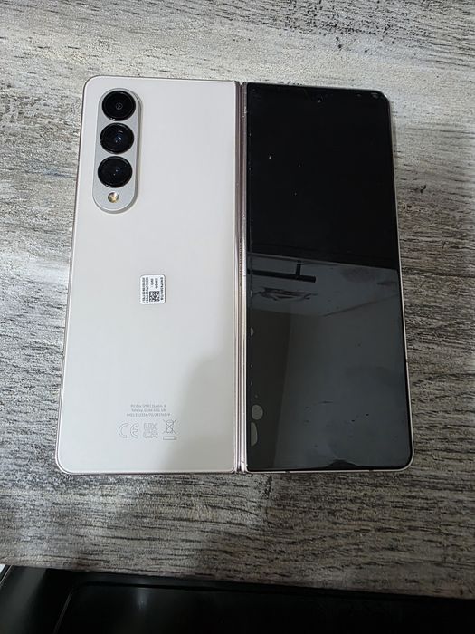 Самсунг Галакси Фолд 4