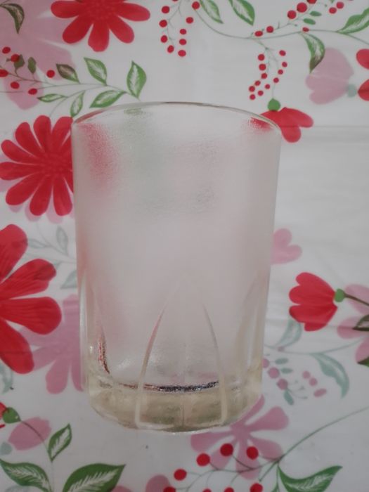 Стъклени чаши за вода и безалкохолно