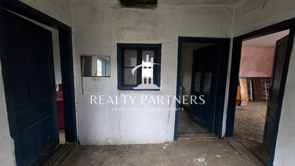 Продава Къща - с. Лесковец, обл. Перник