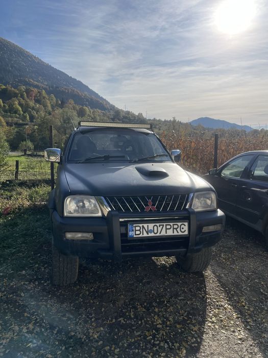 And un Miraubisi L200