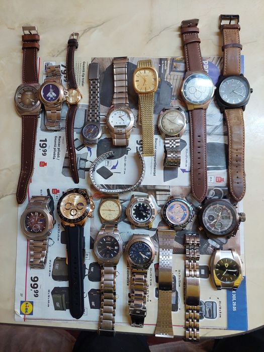 Vand ceasuri diferite .