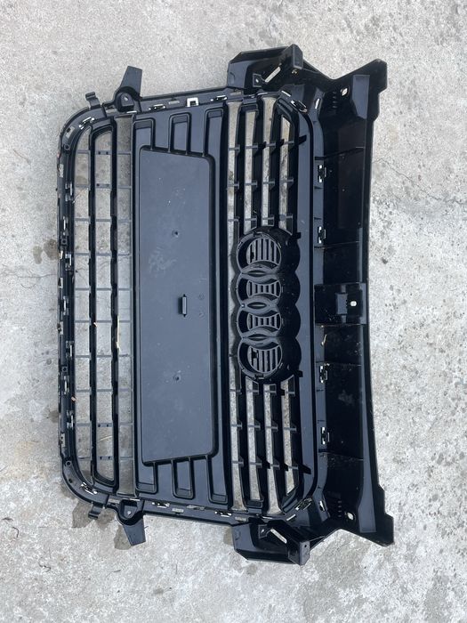 Решетка Audi A4 B8 8K 2008-2012 оригинална 8K0853651