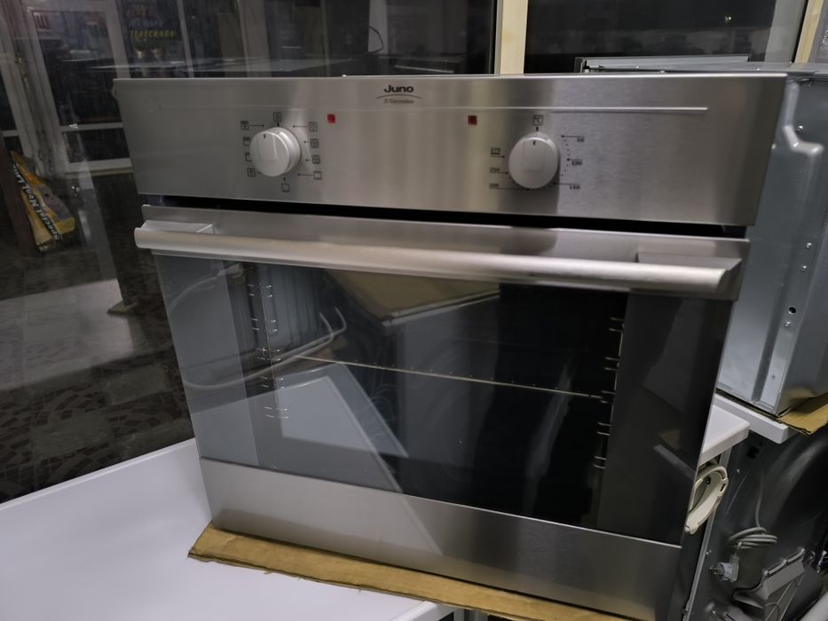 Фурна JUNO Electrolux - JOB 50000 X - 9 функции с вентилатор.