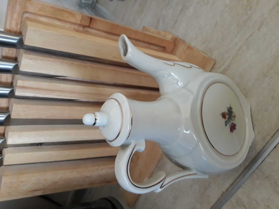 Порцеланов  чайник