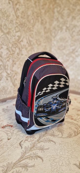 Рюкзак школьный.