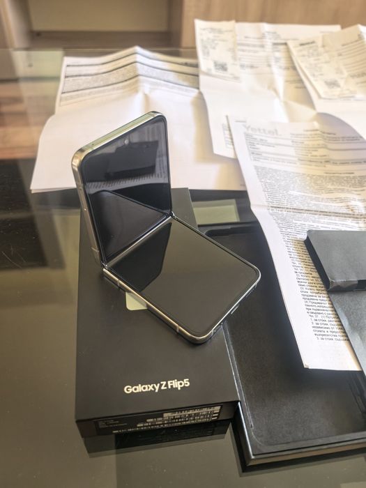 Samsung z flip 5 256G.