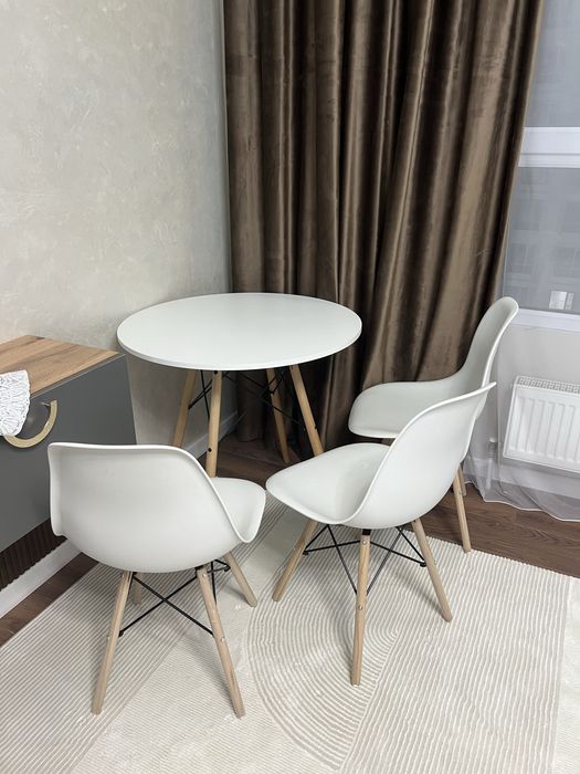 Стол и 3 стулья