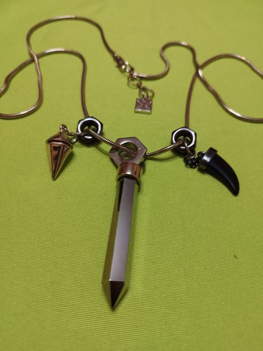 Продавам много красиво бижу