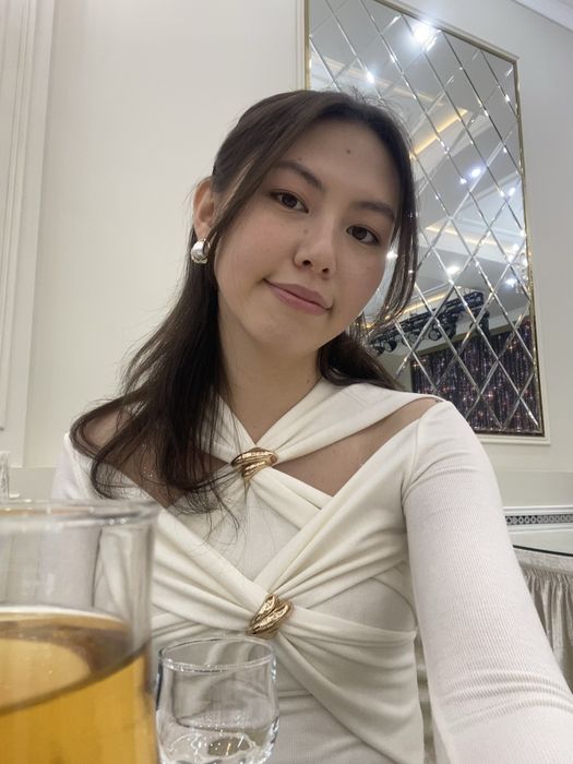 Кофточка с вырезом