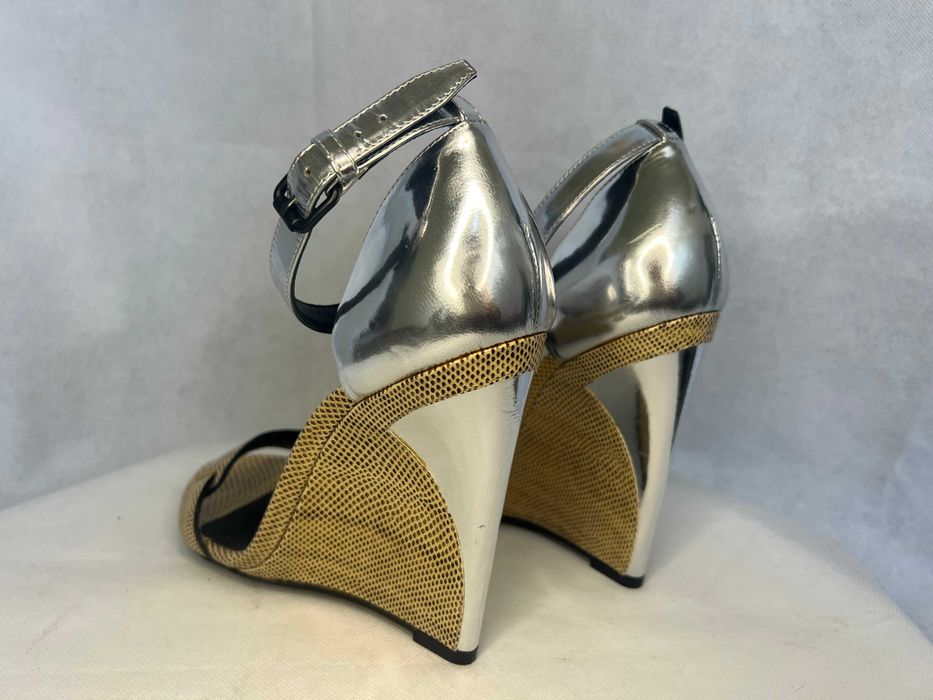 Сандали на платформа Bottega Veneta размер 38 - чисто нови